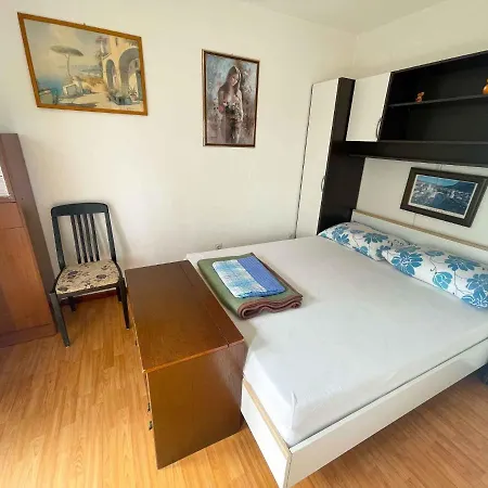 Lejlighed In 42258 *