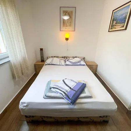 In 42258 * Jadranovo