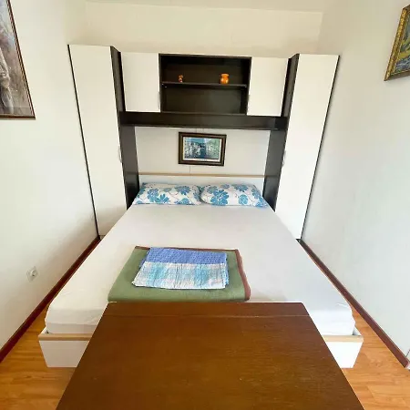 In 42258 Apartment *