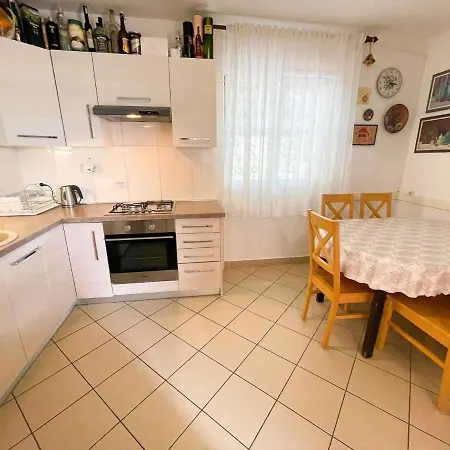 In 42258 Jadranovo